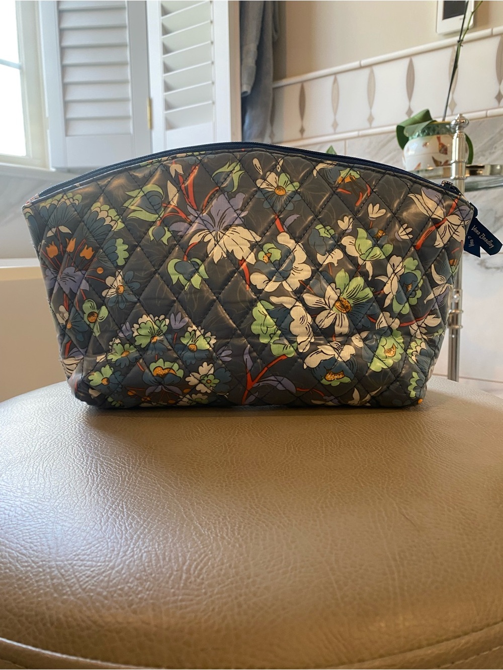 NWOT Vera Bradley Grand Travel Large Laminated Cosmetic Bag FLORAL BURSTS